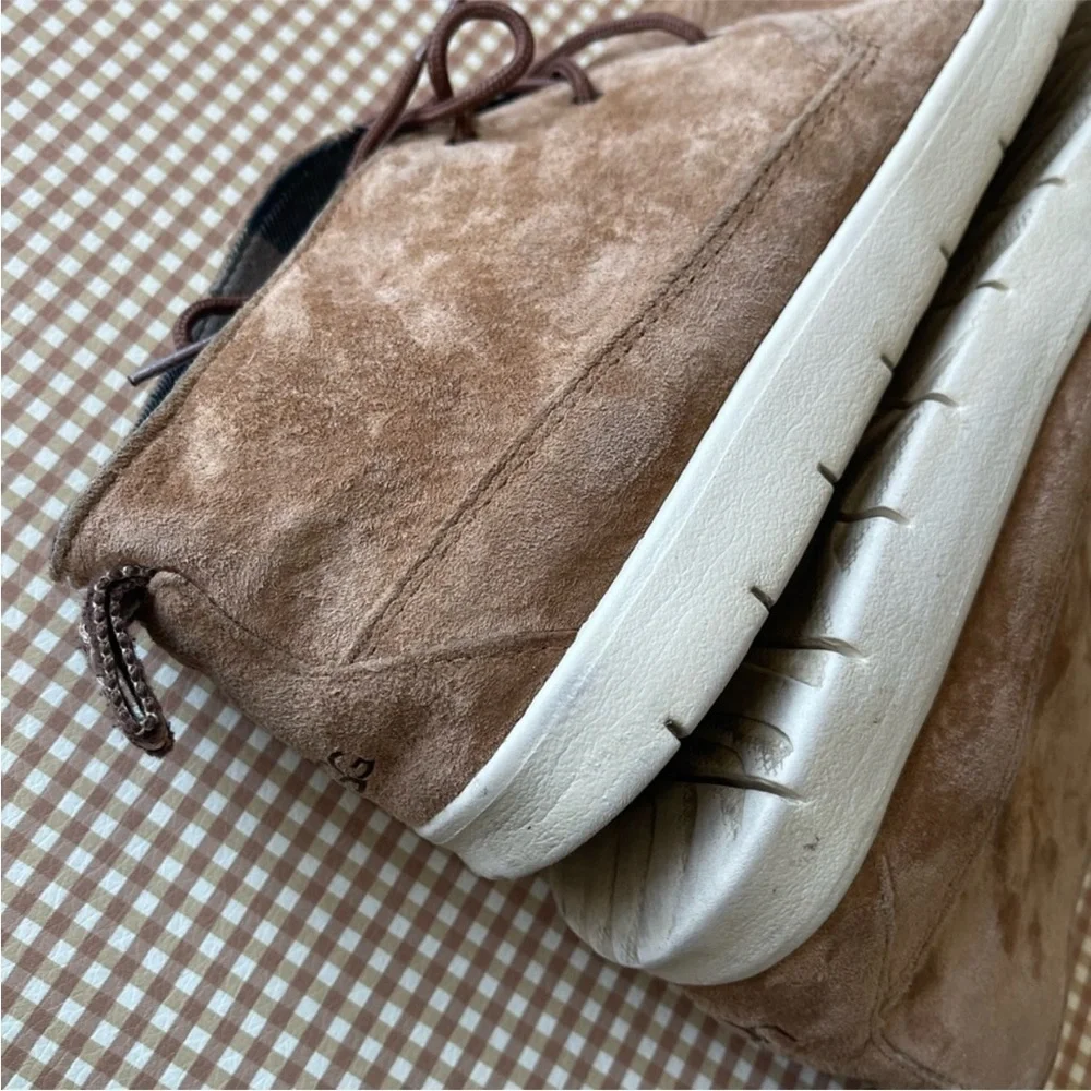 UGG men short booties.‎ Size 6